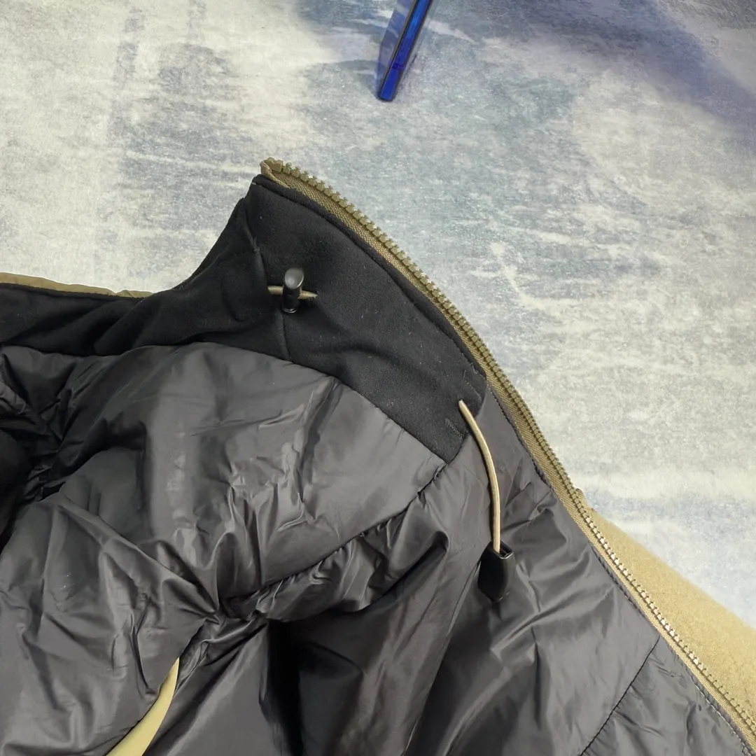 Arcteryx/ Leaf Cold Gen 2 ! N WINDSTOPPER 2L ， Coreloft 100 ， 。 Cold Series ， ， ， ！ ， 。 windstopper ,n Gossamera Fusion WS。 ， ： 1： WINDSTOPPER ， ， ， ， 。 Coreloft ， 。 。 2： 。 3： ， ， 。 4： ， ， 。 ， ， 。 1:1 ， ！ ， ！ ：Black/ / Gray Size：S-XXL Size S 118 51 70 M 122 53 72 L 126 55 74 XL 130 56 76 XXL 134 57 78